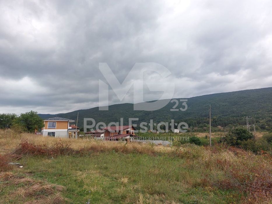 Парцел в Пловдив, област-с.Гълъбово площ 933 цена 59900