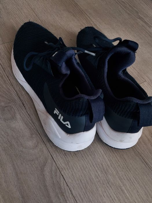 Кроссовки  FILA.