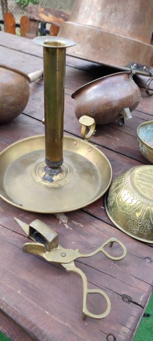 Медни и бронзови антики гърне, менче и свещник