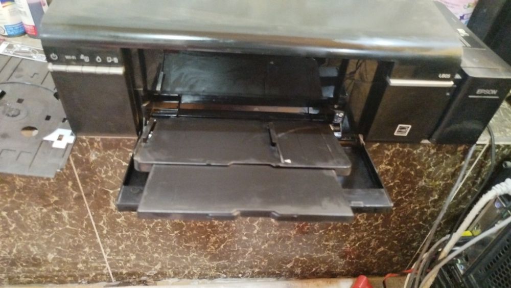 Epson l805 holati yahshi obmen ps3 ps4