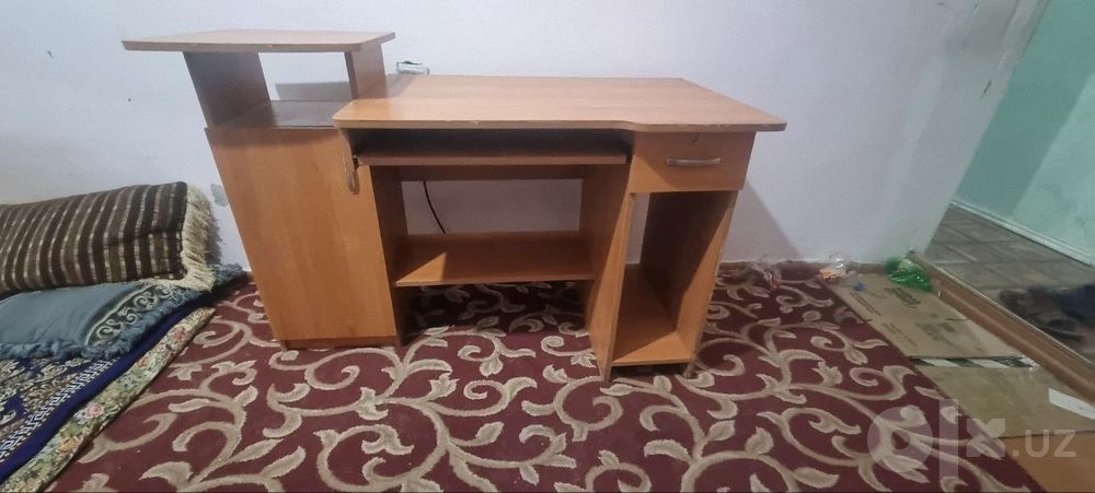 Kompyuter stol sotiladi