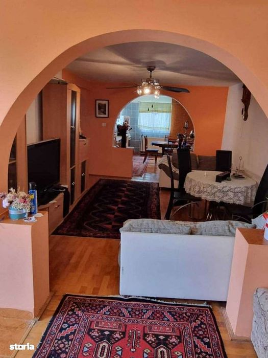 Închiriez etaj sau vând casă Vlădești