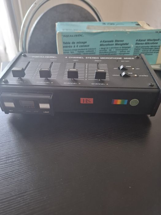 4 -ри канален микрофонен миксер с дистанционно