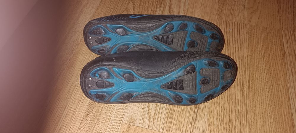 Продам футбол обувь