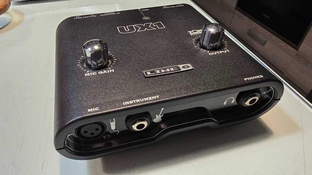 Продавам USB audio interface Line 6 UX1