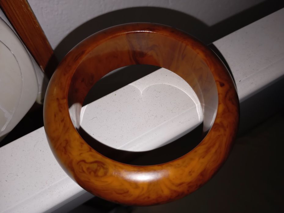 уникална гривна автентичен „Butterscotch Bakelite Bangle“ 20те - 40те