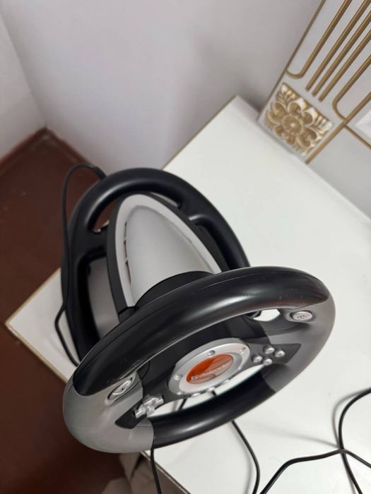 Руль для игр с педалью