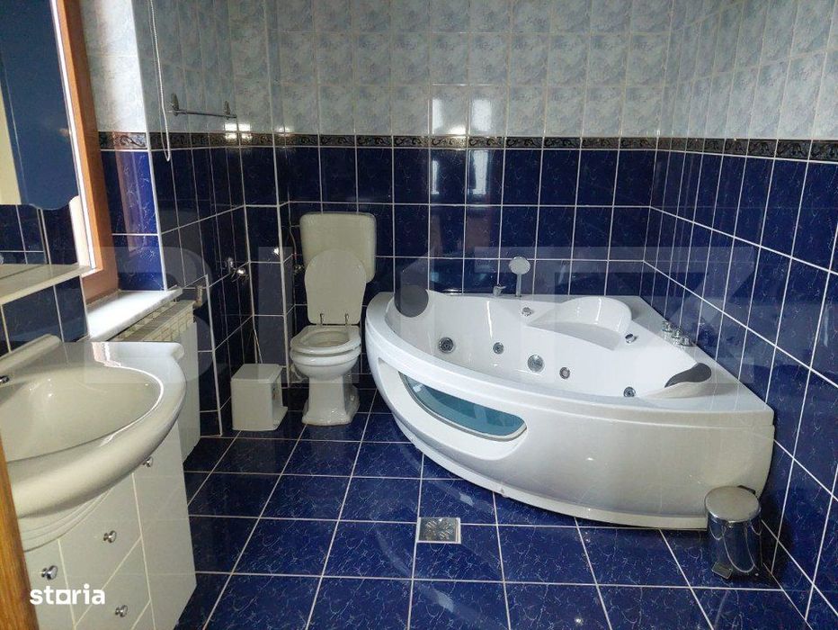 Casa de vanzare, cu 6 camere, 300 mp, spatioasa, in Campulung Moldoven