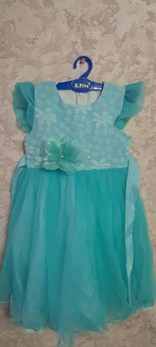 Продам платья .все по 3000