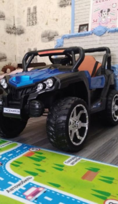 Детская машинка синяя