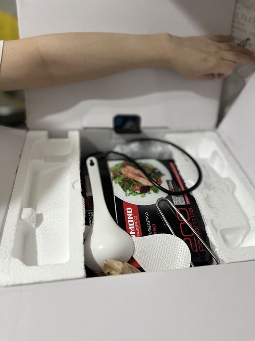 Продам Мультиварка REDMOND RMC-M90 черный.