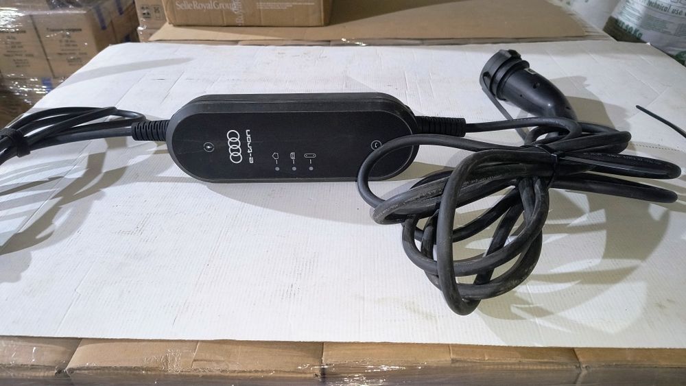 Зарядно Audi e- tron