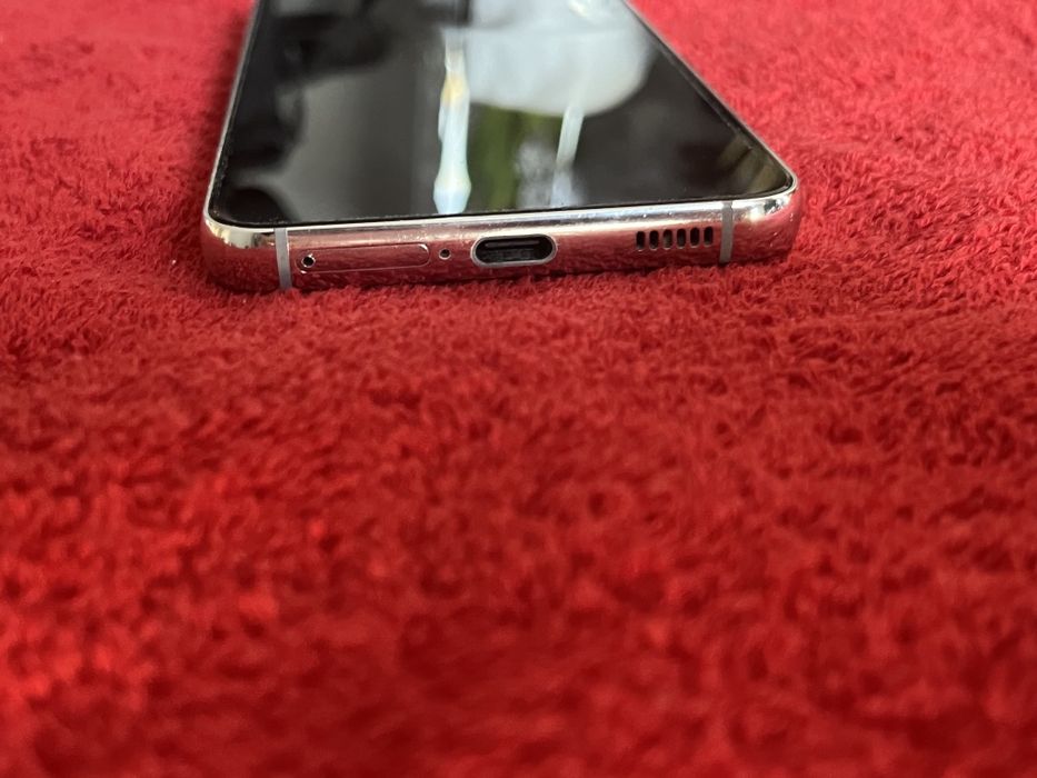 Telefon Samsung Galaxy S22  -256G. Schimb cu iPhone 13 / 13 Pro