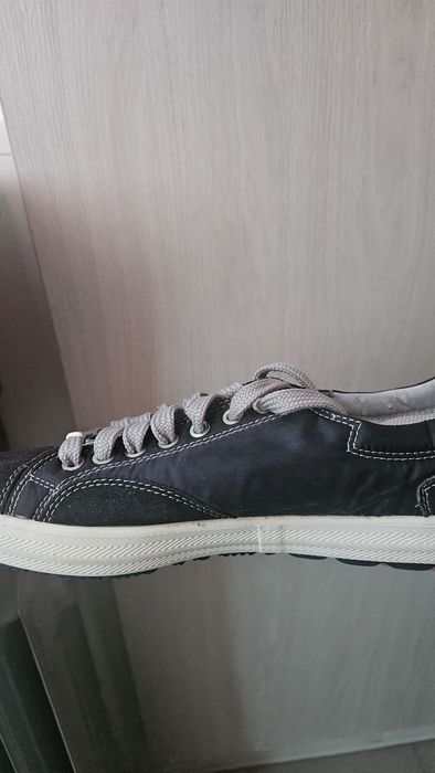 Продам кеды женские