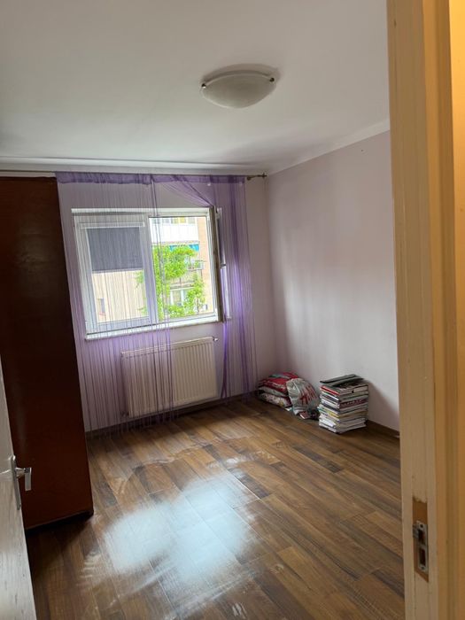 Spre vanzare apartament cu 4 camere