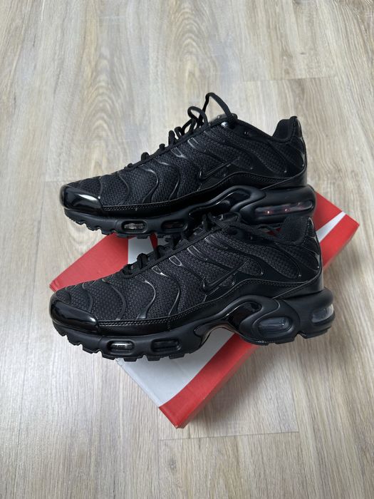 Adidasi Nike Air Max TN Plus Negri Marime 43 Cutie