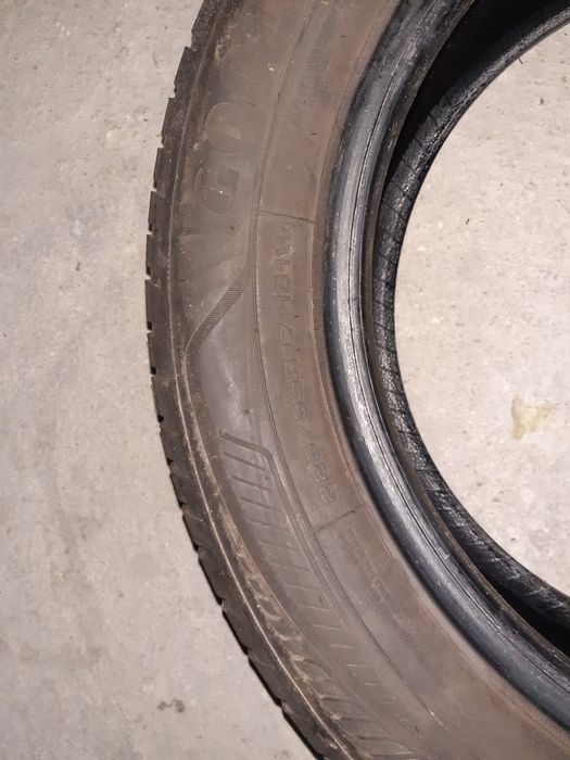 Vând anvelope m+s 225 55 r17