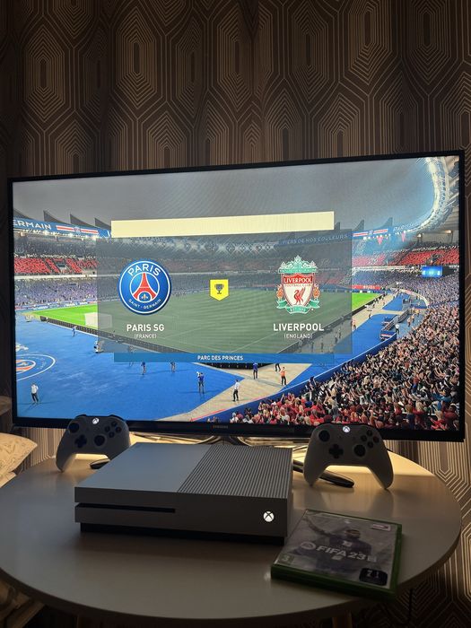Xbox One S 1TB- 2 Controllere + FIFA 23