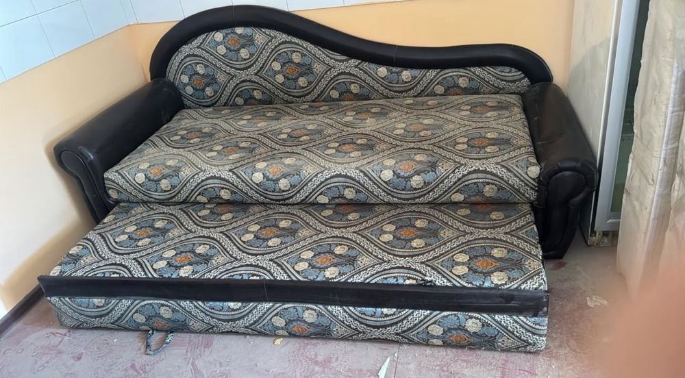 Раскладной диван кровать с ящиком для белья