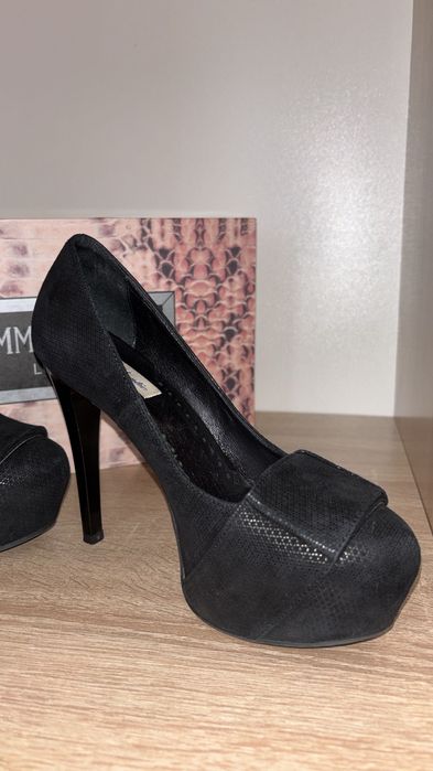 Pantofi cu toc negri piele intoarsa /cu platforma