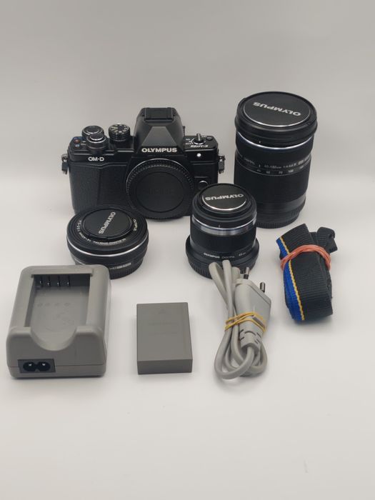 Kit complet Olympus e-m10 II cu obiective, 45mm, 14-42mm și 40-150mm