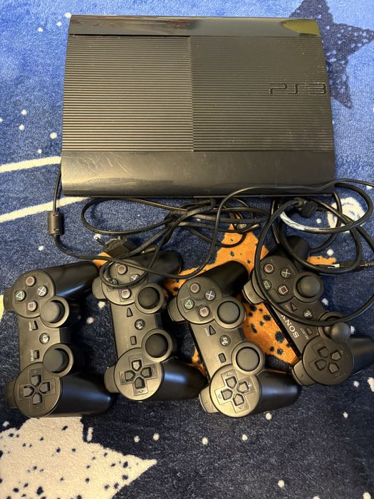 Vand PS3+ 9 jocuri in stare buna de functionare