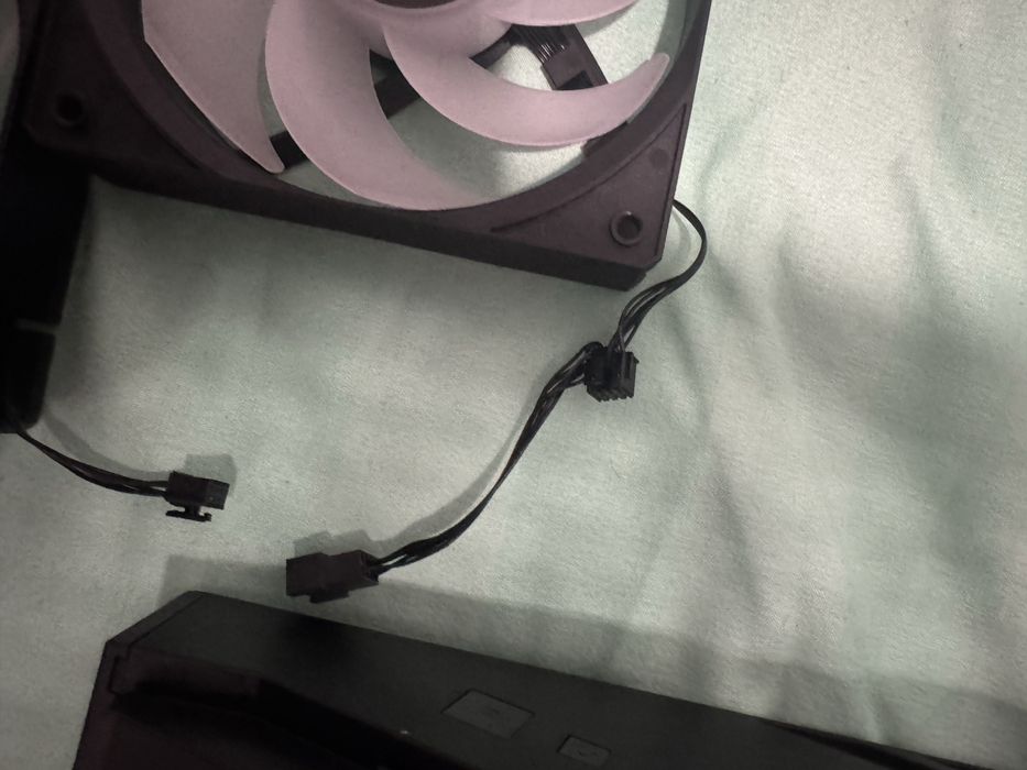 Ventilatoare argb reverse blade Lian li