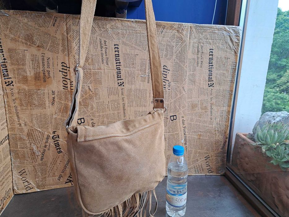 дамска чанта,малка велурена чантичка с ресни-естествена кожа,етно