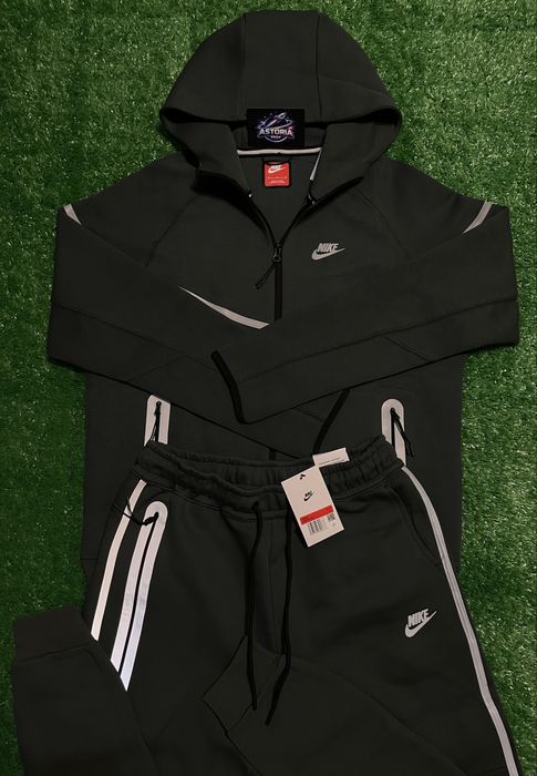 Nike tech fleece reflective