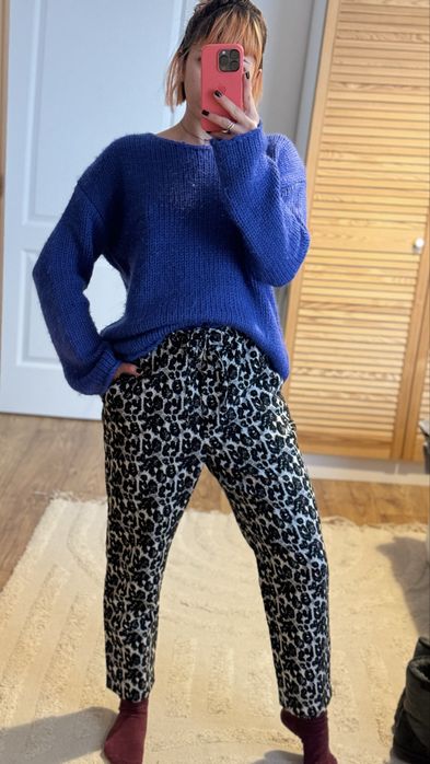 Pulover albastru electric calduros