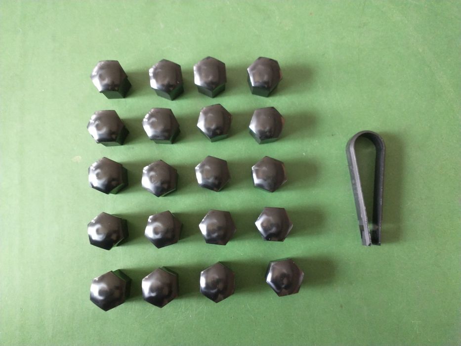 Capace Prezoane negre cheie 17 /19 set  20 capace + cheie de extracție