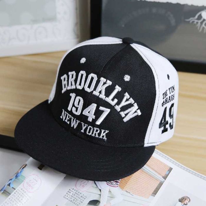 Кепки и панамы новые