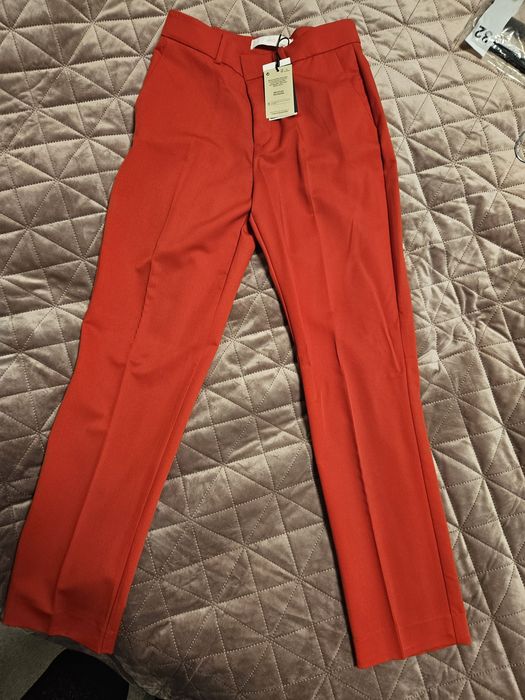 Стилен нов панталон Mango