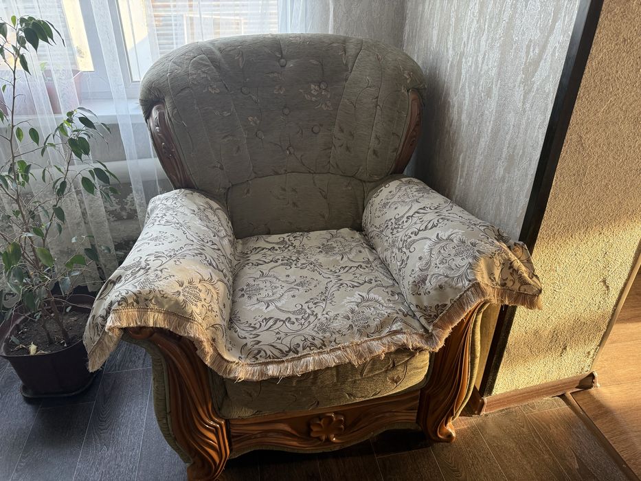 Продам диван+2 кресла дёшево