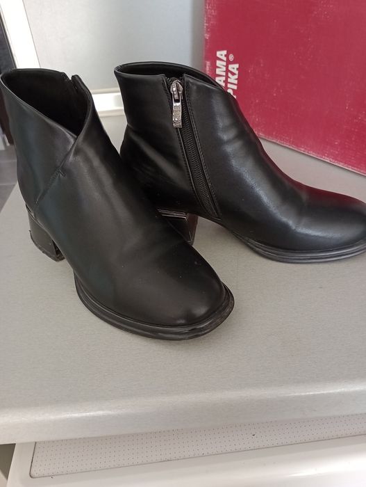 Дамски боти ,естествена кожа.35 лева