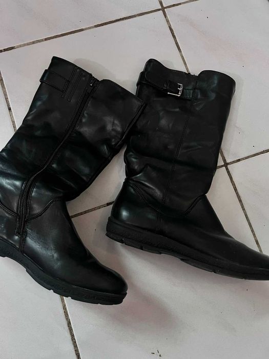 детски боти обувани по 1 път, номер 34 и 35 (едни 33ти номер)