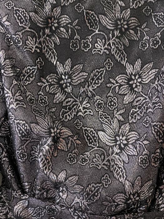 Дамски официален костюм с ламе