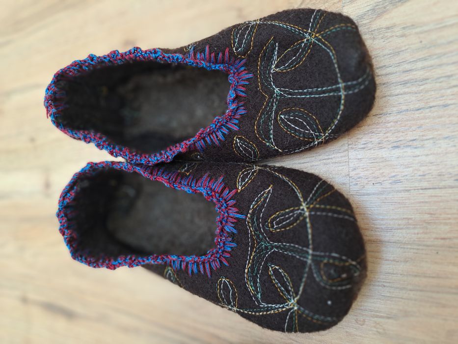 Везани ръчно терлици/пантофи