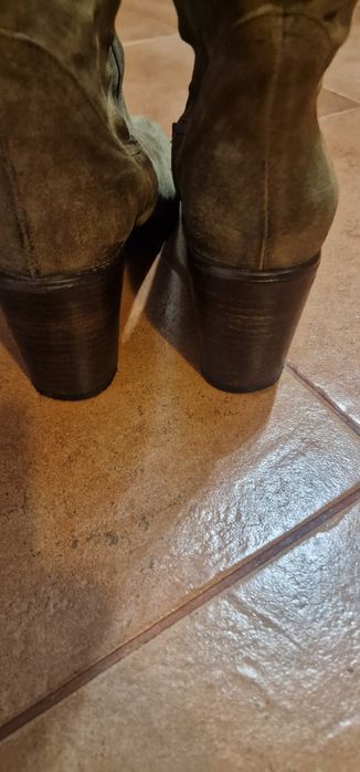 Cizme din piele întoarsă