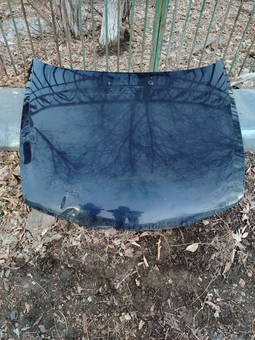 Продам капот mazda cronos