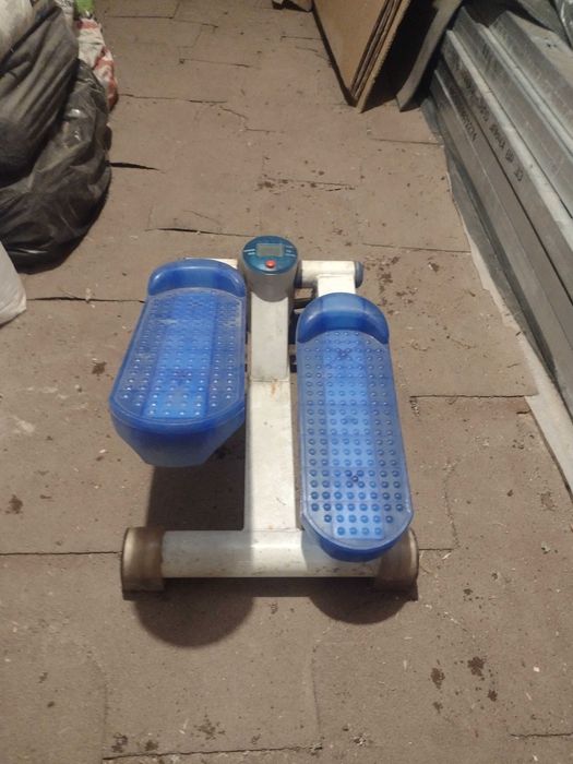 Продавам крос тренажор и степер