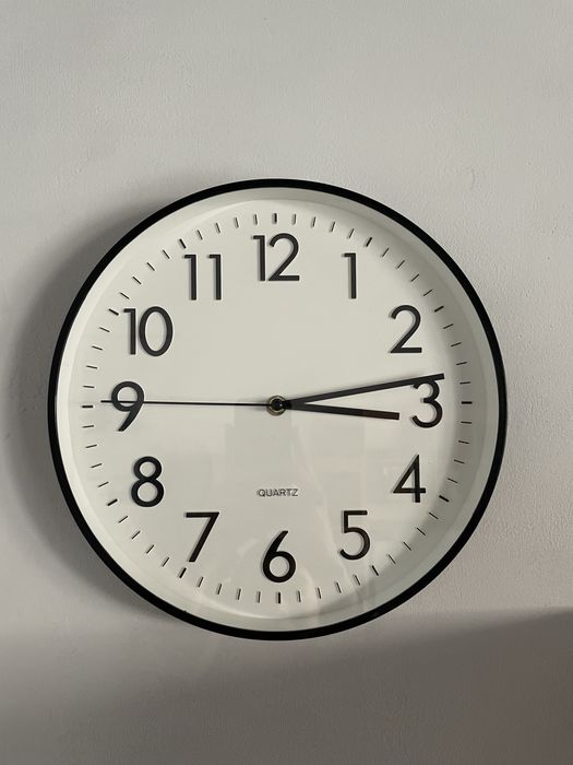 Минималистичные настенные часы