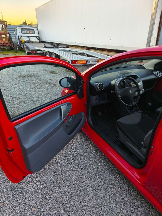 Продавам Peugeot 107