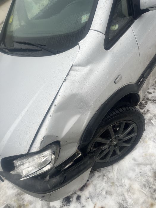 Vand opel zafira usor avariat