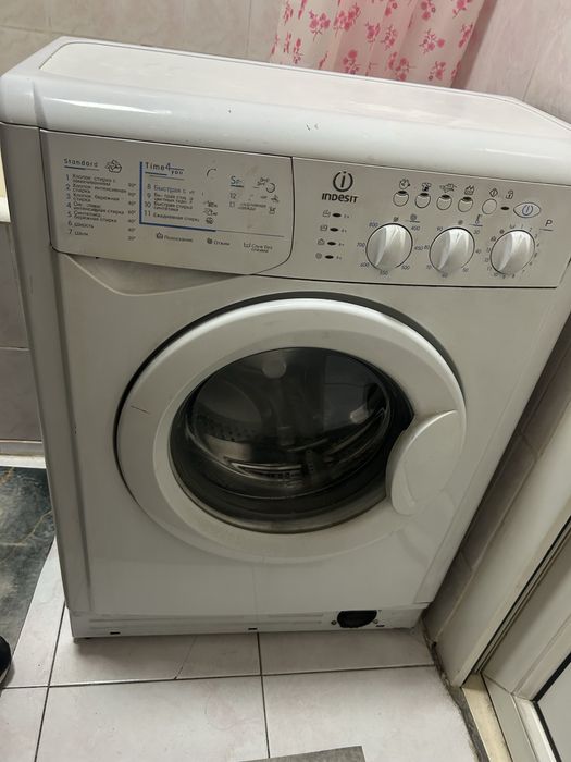 Продам стиральную машину Indesit