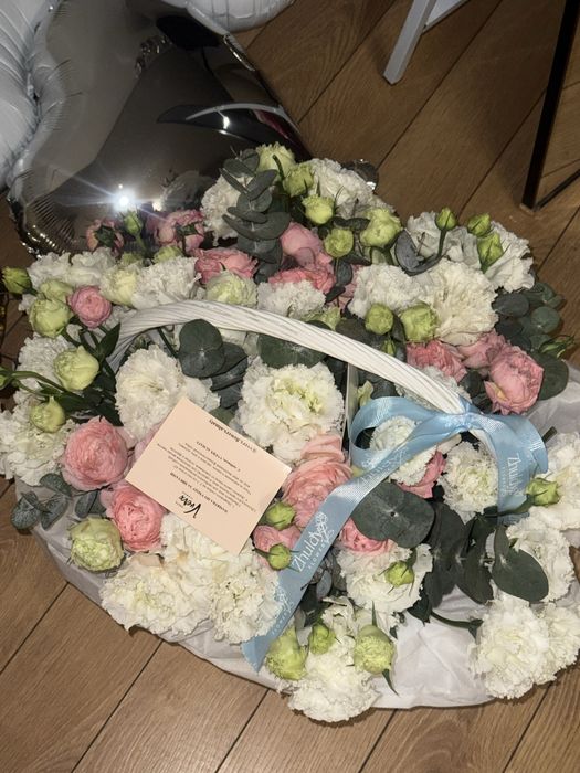 Продам 2 шт цветы в корзине