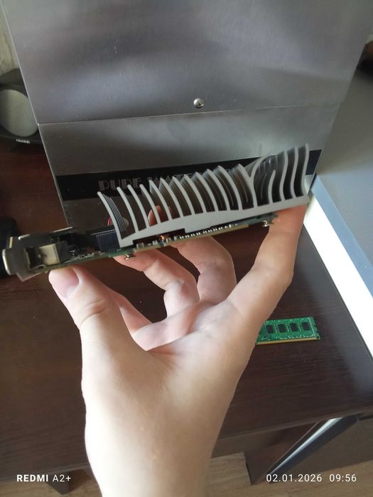 Продам видеокарту и ОЗУ срочно .