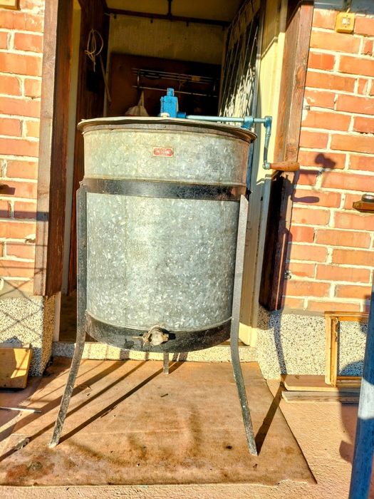 Центрофуга за мед