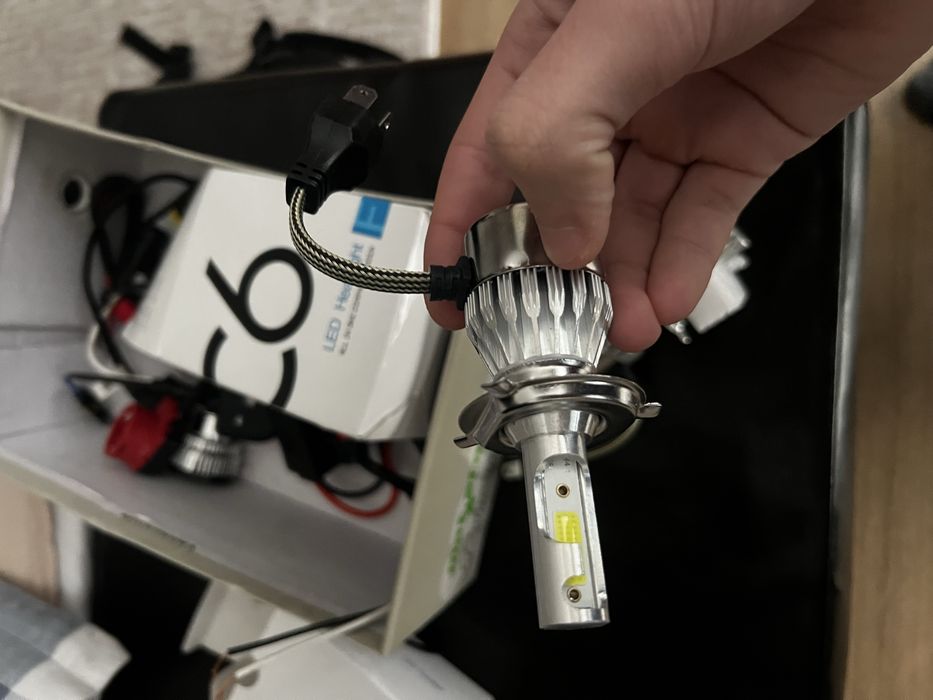 Лед крушки за кола