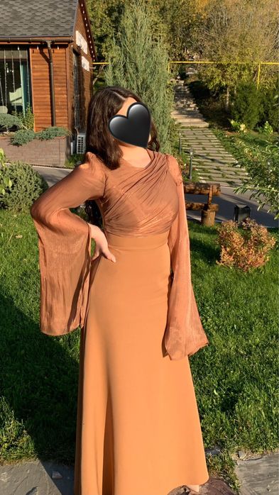 Вечернее платье коричневого цвета